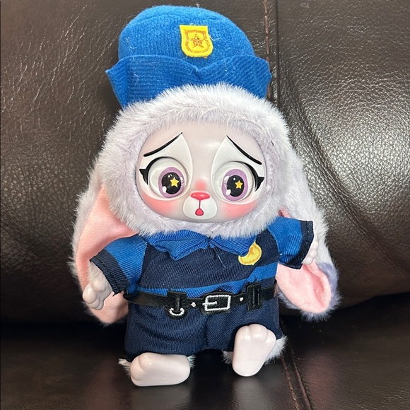 Zootopia Series Vinyl Plush Confirm Figure- Officer Judy •	Look-alike! Key chain - Picture 1 of 2